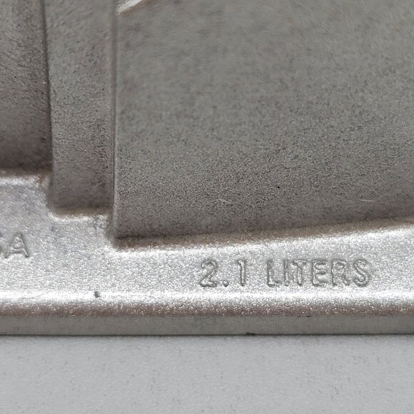 Nordic Ware Stadium Bundt Pan 9-Cup 2.1L Platinum Collection Heavy Cast Aluminum - Picture 5 of 9